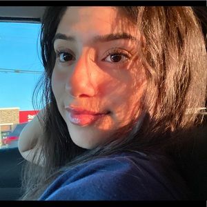 Meet your Posher, Julissa